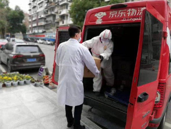 京東為抗疫一線運(yùn)送物資
