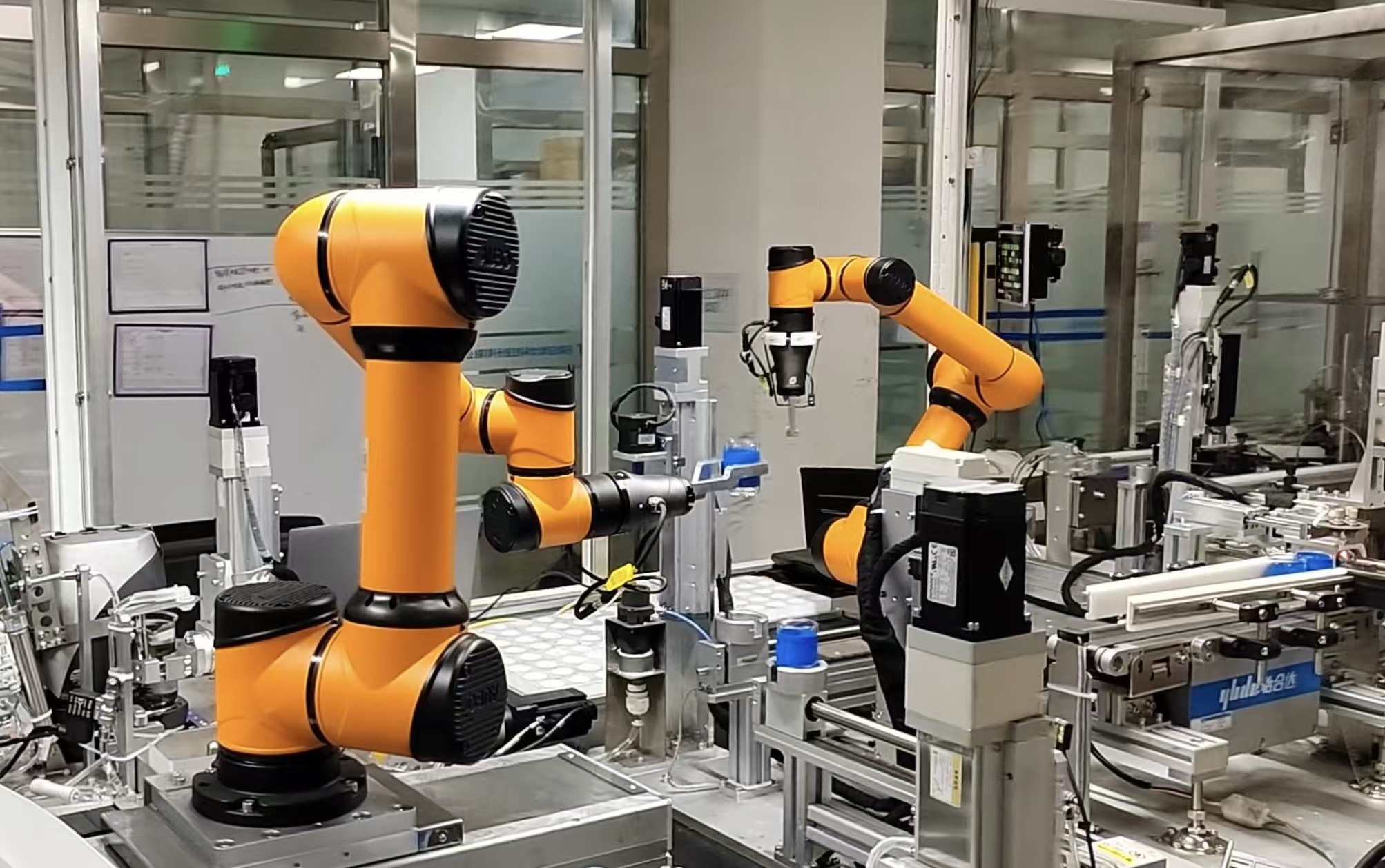 尋找“獨(dú)角獸”丨戴納科技：打造“黑燈實(shí)驗(yàn)室”　培養(yǎng)“機(jī)器人化學(xué)家”